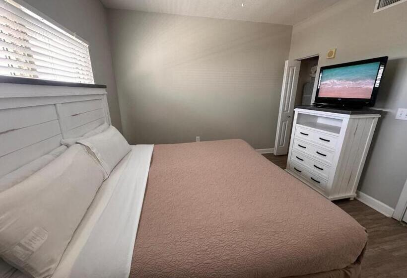 2 Bedroom Apartment with Views, Shores Of Panama Resort