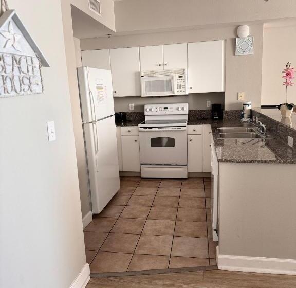 Superior 3-bedroom flat with sea view, Shores Of Panama Resort