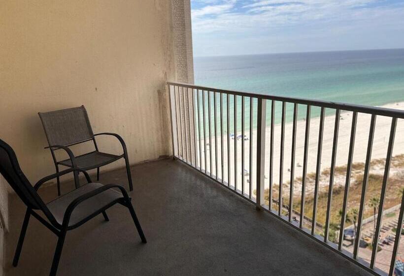 Superior 3-bedroom flat with sea view, Shores Of Panama Resort