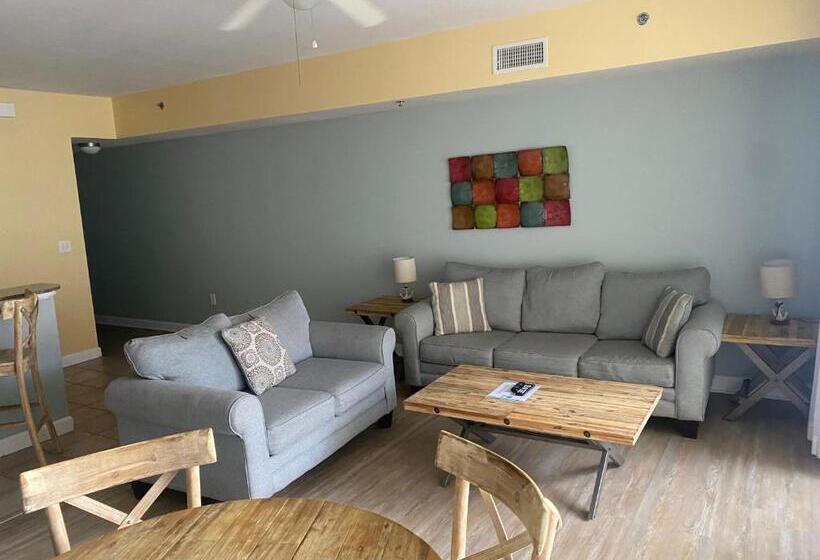 Superior 3-bedroom flat with sea view, Shores Of Panama Resort