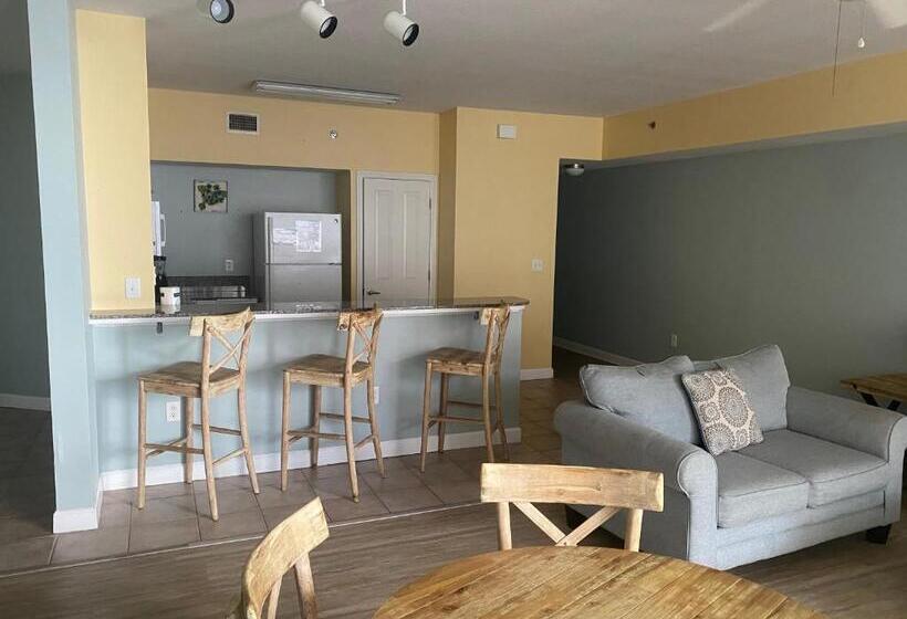 Superior 3-bedroom flat with sea view, Shores Of Panama Resort