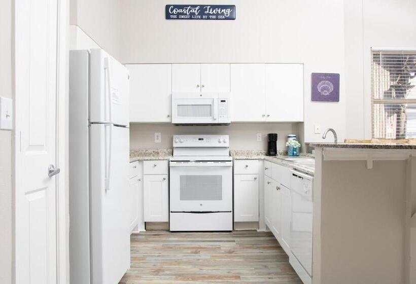 Superior 3-bedroom flat with sea view, Shores Of Panama Resort