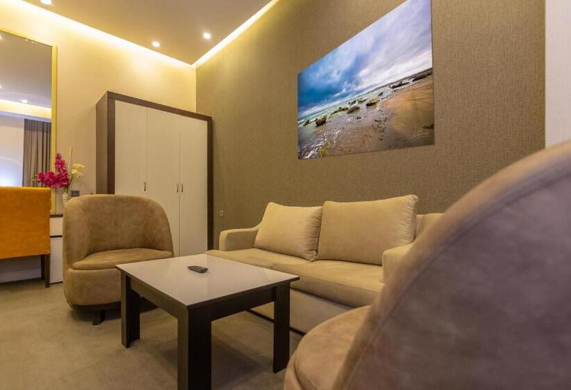 سوییت لوکس, Aksent