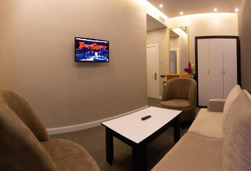 سوییت لوکس, Aksent