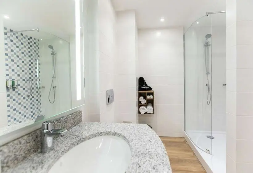 اتاق خانوادگی, Hampton By Hilton Brest