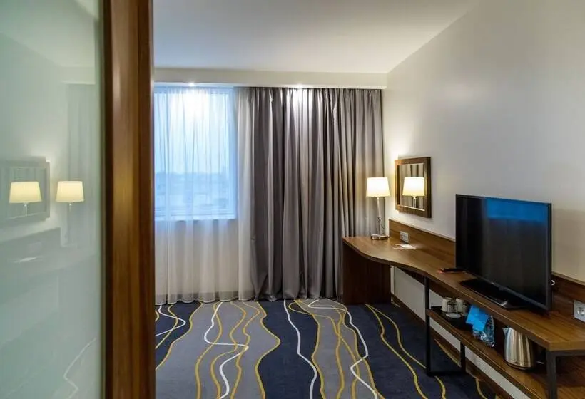 اتاق خانوادگی, Hampton By Hilton Brest