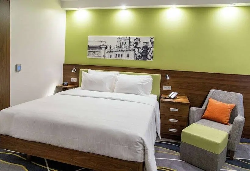 اتاق خانوادگی, Hampton By Hilton Brest