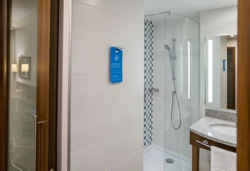 اتاق استاندارد, Hampton By Hilton Brest