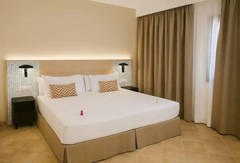 آپارتمان سوپریور 1 خوابه, Arena Castillo