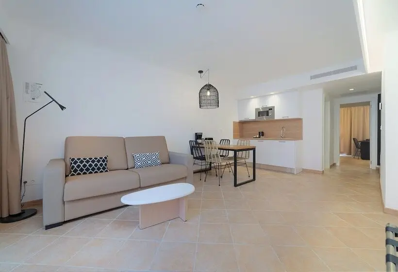 آپارتمان سوپریور 1 خوابه, Arena Castillo