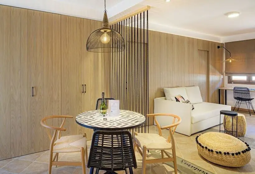 آپارتمان خانوادگی, Arena Castillo