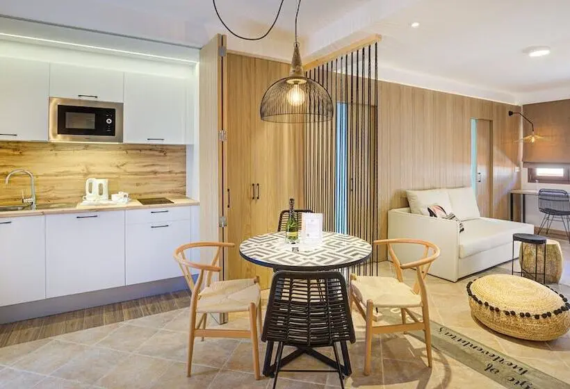 آپارتمان خانوادگی, Arena Castillo