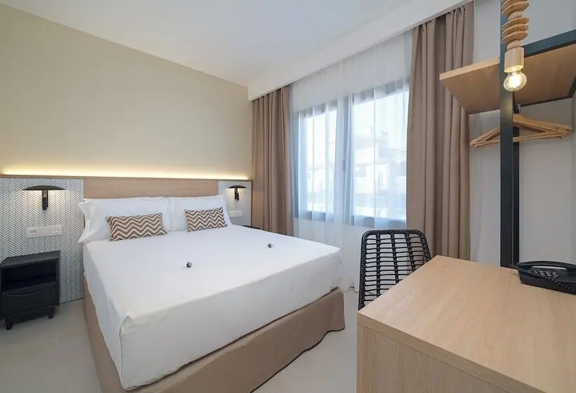 آپارتمان 1 خوابه با چشم‌انداز استخر, Arena Castillo