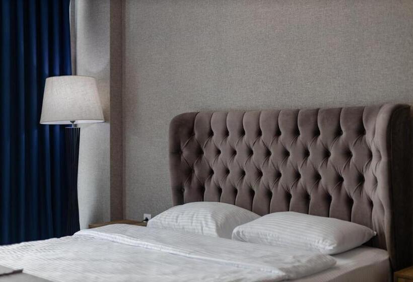 استودیوی استاندارد, Panorama Kvariati