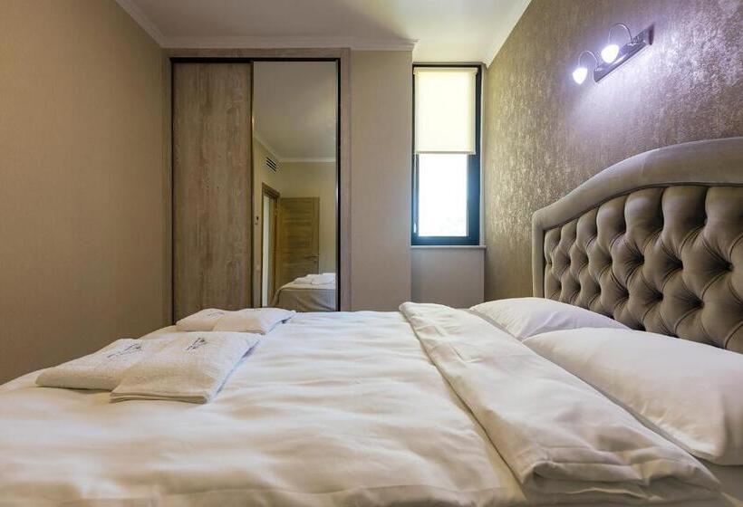 سوییت با چشم‌انداز دریا, Panorama Kvariati