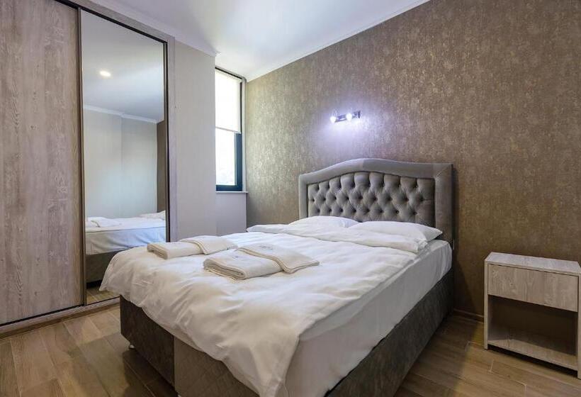 سوییت با چشم‌انداز دریا, Panorama Kvariati