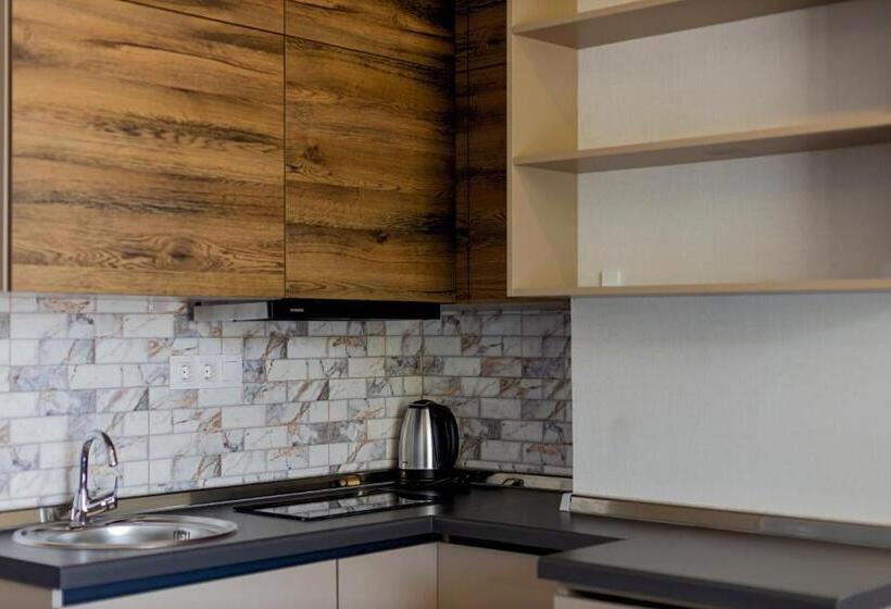 سوییت با چشم‌انداز دریا, Panorama Kvariati