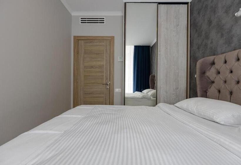 سوییت خانوادگی, Panorama Kvariati