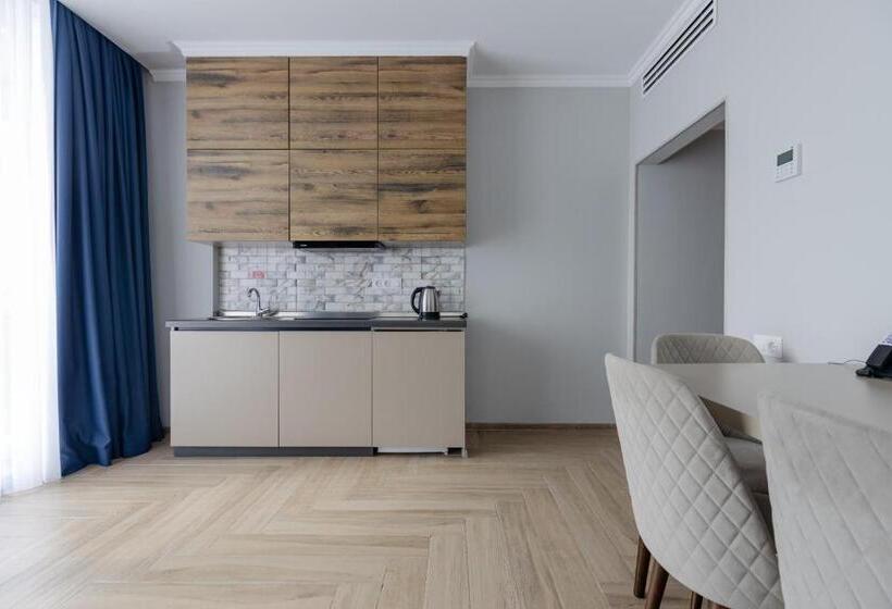 سوییت خانوادگی, Panorama Kvariati