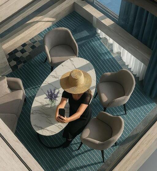 سوییت اجرایی, Panorama Kvariati