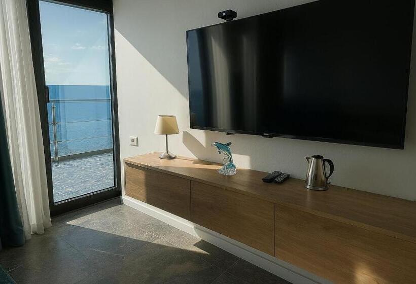 سوییت اجرایی, Panorama Kvariati