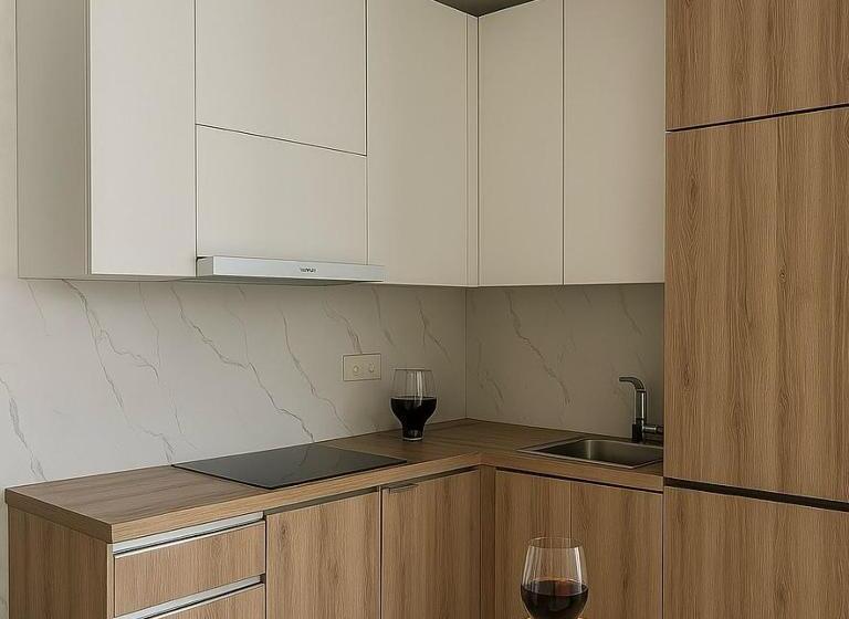 سوییت اجرایی, Panorama Kvariati