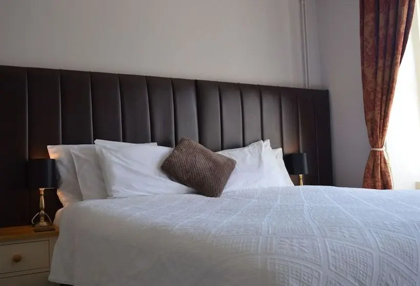 スタンダードルーム, The Ilchester Arms Hotel, Ilchester Somerset