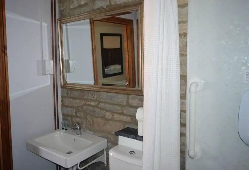 身障者適用スタンダードルーム, The Ilchester Arms Hotel, Ilchester Somerset