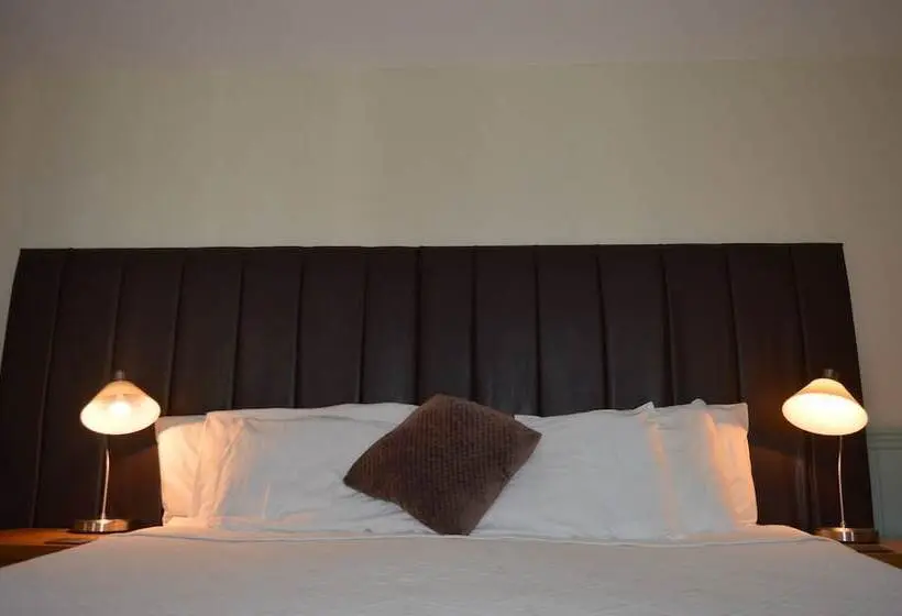 身障者適用スタンダードルーム, The Ilchester Arms Hotel, Ilchester Somerset
