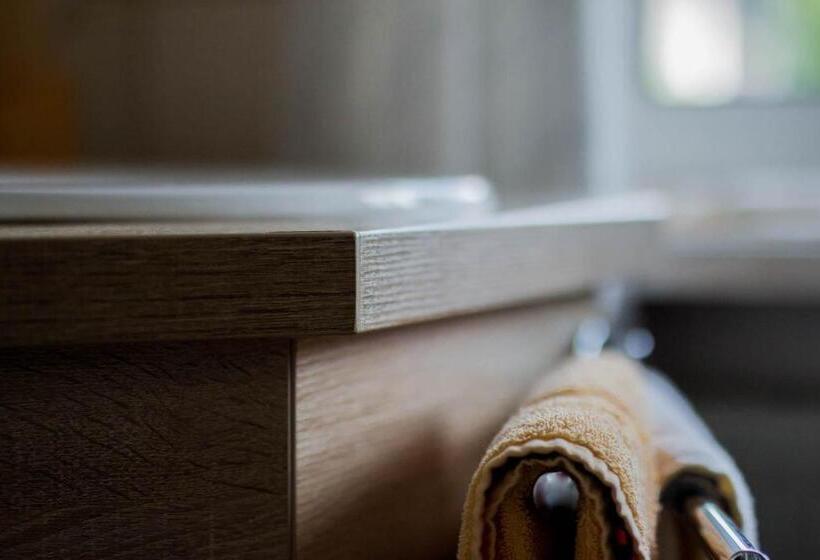 经济房, Pension Gstrein