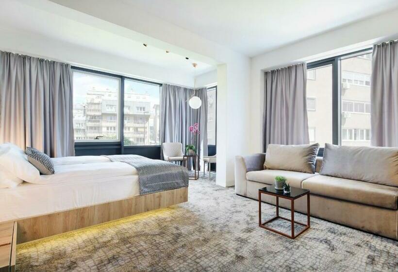 استودیوی استاندارد, Koncept Residence