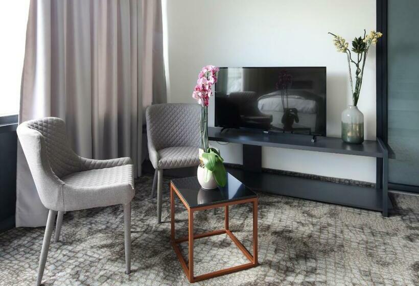 استودیوی استاندارد, Koncept Residence