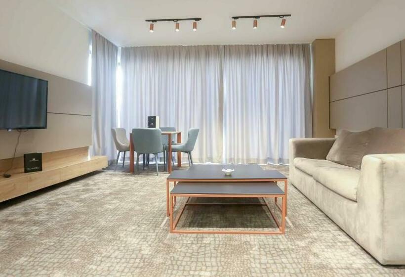 استودیوی استاندارد, Koncept Residence