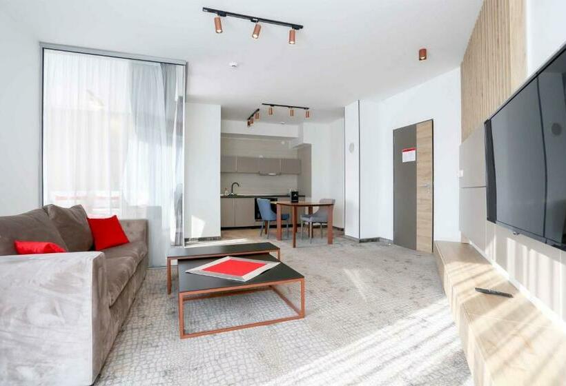 استودیوی استاندارد, Koncept Residence