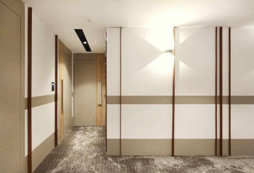 استودیوی استاندارد, Koncept Residence