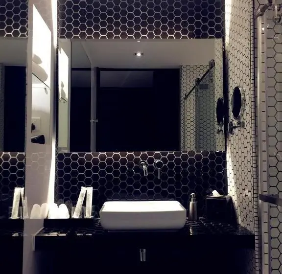 デラックスルーム, M Roof Hotel & Residences