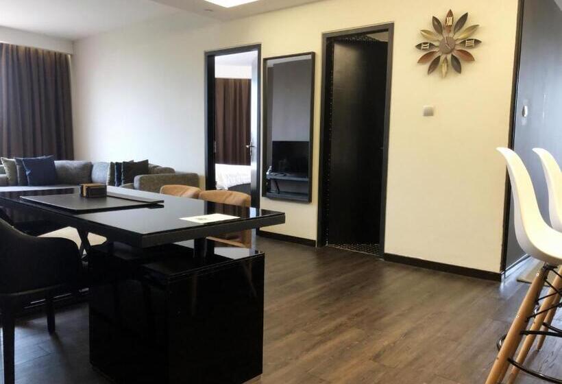 דירת שלושה חדרים, M Roof Hotel & Residences