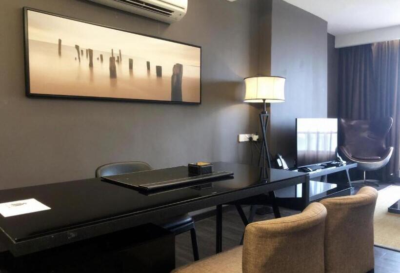 דירת שלושה חדרים, M Roof Hotel & Residences