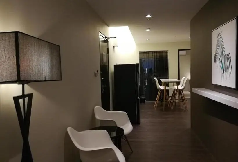 スタンダードスタジオ, M Roof Hotel & Residences