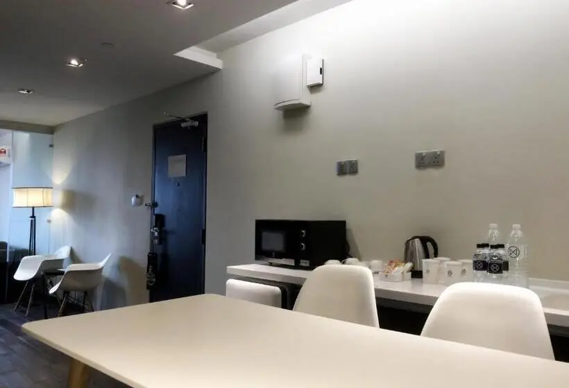 スタンダードスタジオ, M Roof Hotel & Residences