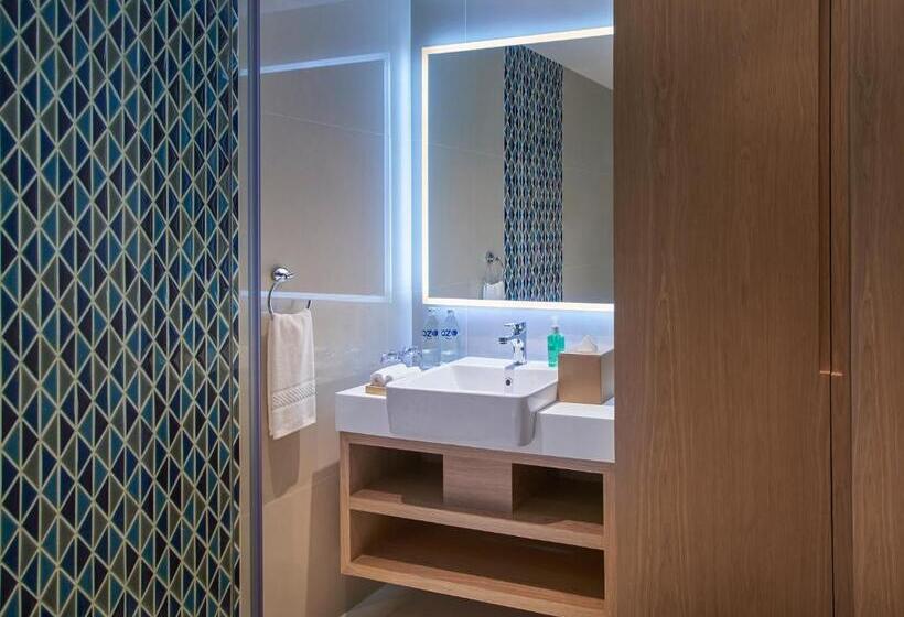 디럭스 룸 킹사이즈 침대, Ozo Phuket