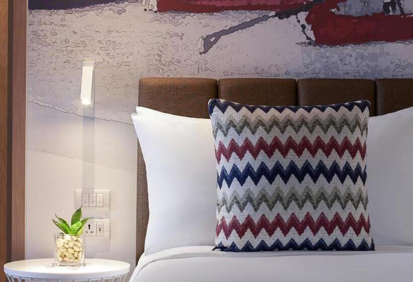 디럭스 룸 킹사이즈 침대, Ozo Phuket