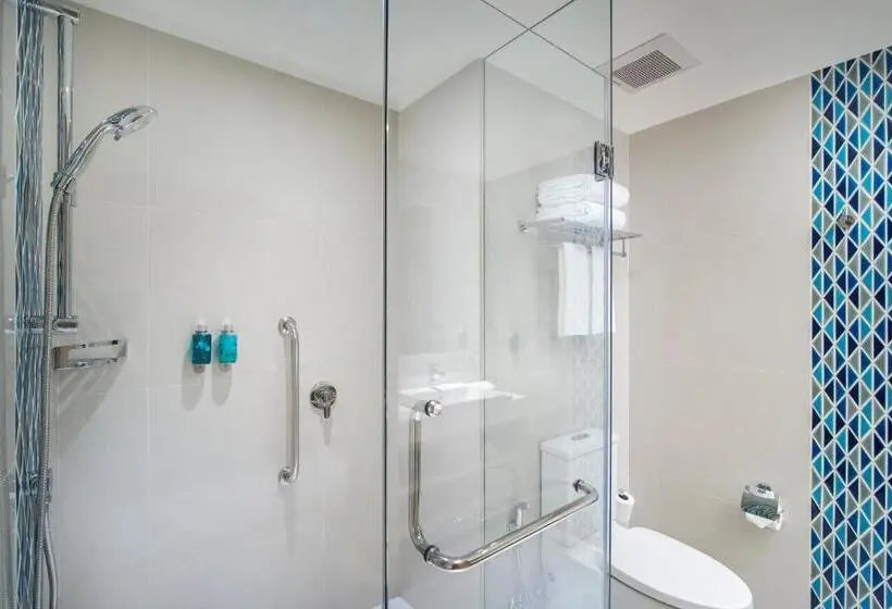 Deluxe Zimmer Kingsize Bett, Ozo Phuket