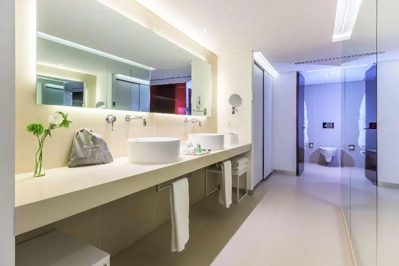 Deluxe Zimmer Kingsize Bett, Ozo Phuket