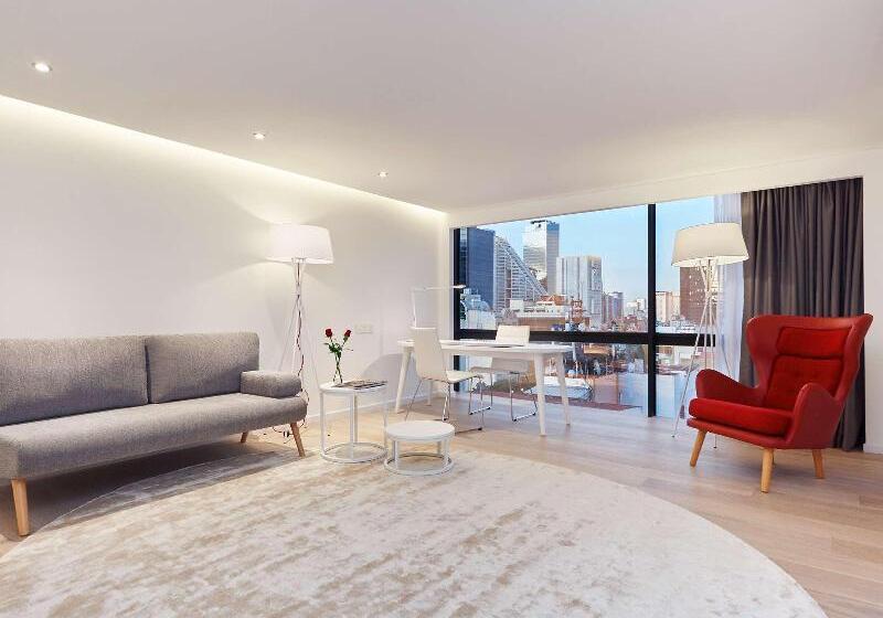 스탠다드 룸 킹사이즈 침대, Ozo Phuket