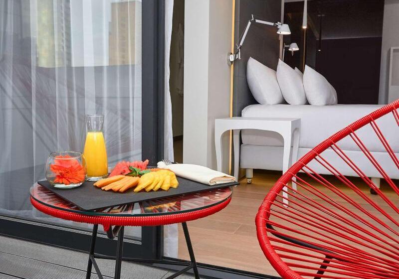 스탠다드 룸 킹사이즈 침대, Ozo Phuket