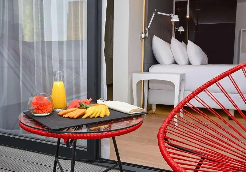 Deluxe Zimmer Kingsize Bett, Ozo Phuket
