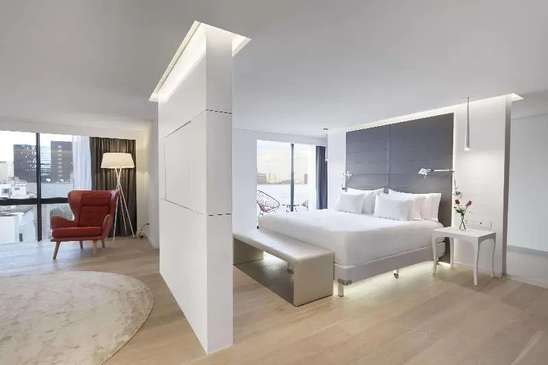 Deluxe Zimmer Kingsize Bett, Ozo Phuket
