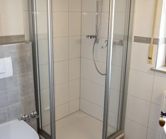 Quarto Estandar Individual, Landgasthaus Zollerstuben