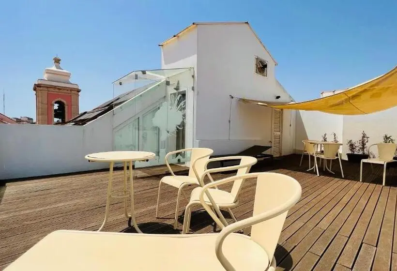 1 Bedroom Penthouse Apartment, Quinta Colina By Shiadu